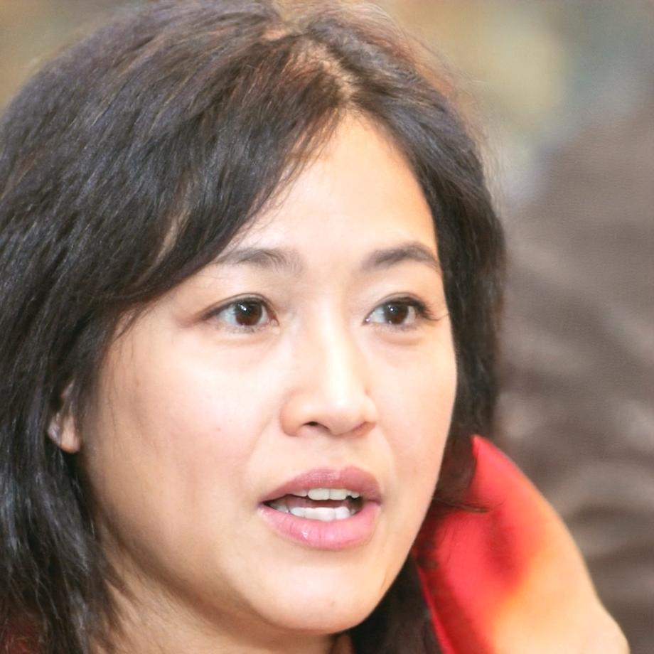 Erfahrene Beraterin im persönlichen Gespräch zur Talententwicklung